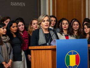 Femei implicate în politică românească la un eveniment.